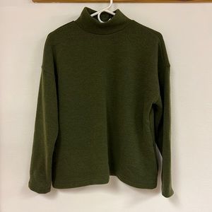 Madewell women’s button back mock neck green sweater